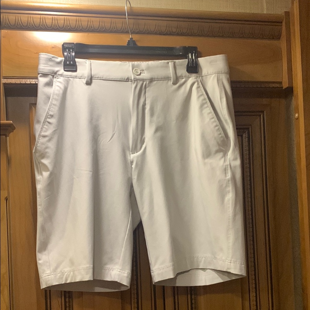 Greg Norman Microlux Shorts in Grey Size 32